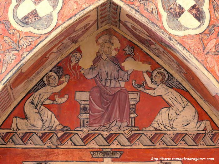 DETALLE ZONA SUPERIOR DEL ARCOSOLIO: ANGELES TURIFERARIOS E IMÁGEN DE CRISTO